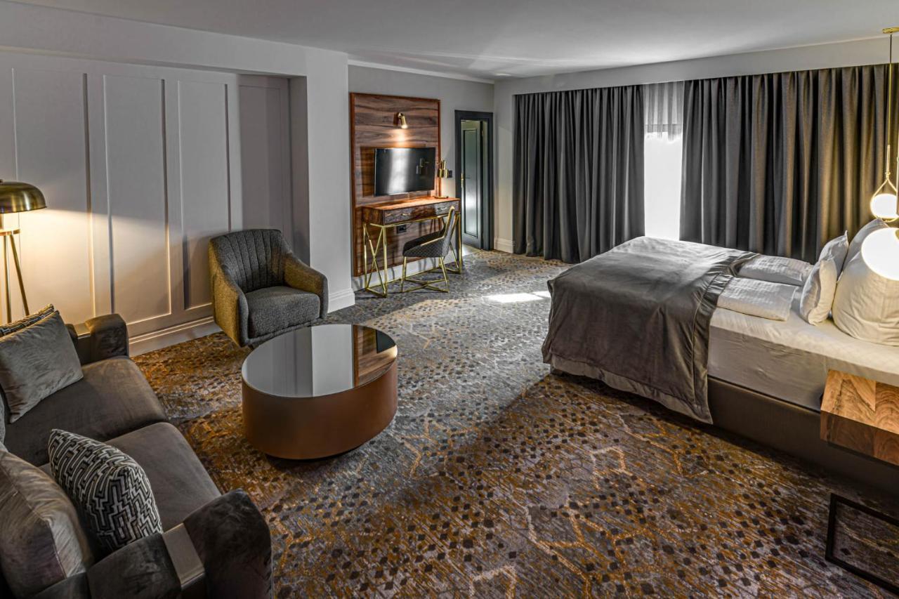 Hotel Boutique Donna Anna Giroc ภายนอก รูปภาพ