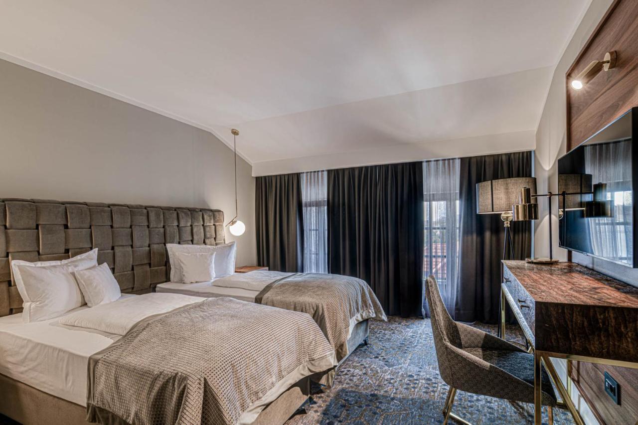 Hotel Boutique Donna Anna Giroc ภายนอก รูปภาพ