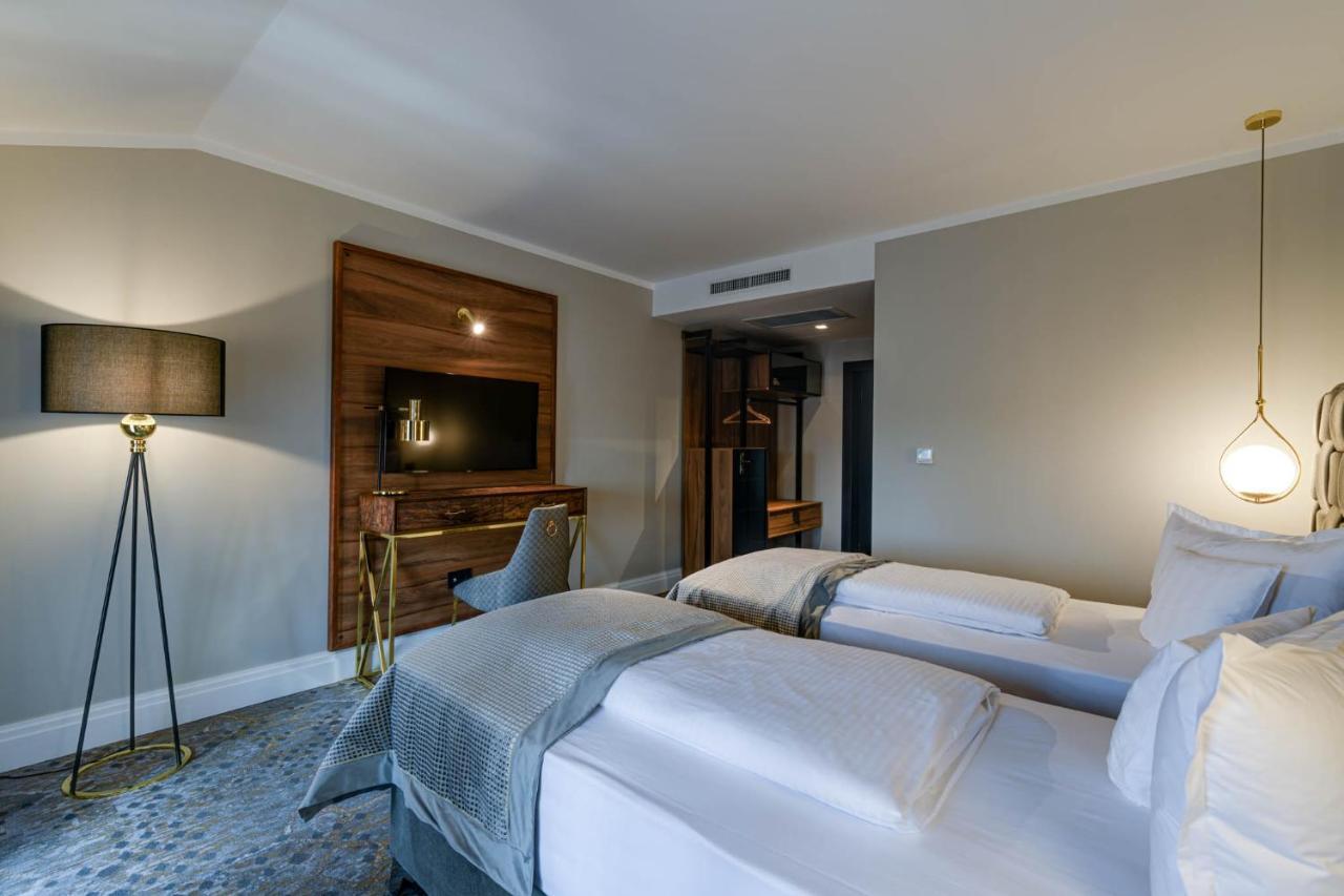 Hotel Boutique Donna Anna Giroc ภายนอก รูปภาพ