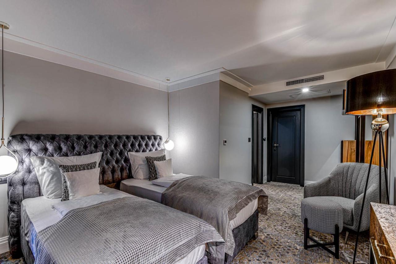 Hotel Boutique Donna Anna Giroc ภายนอก รูปภาพ